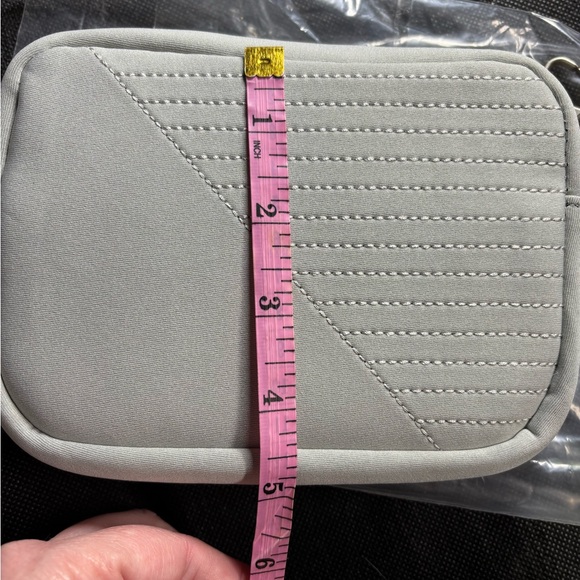 Vooray Sidekick Zip-Enclosed Small Crossbody Bag - Picture 4 of 6